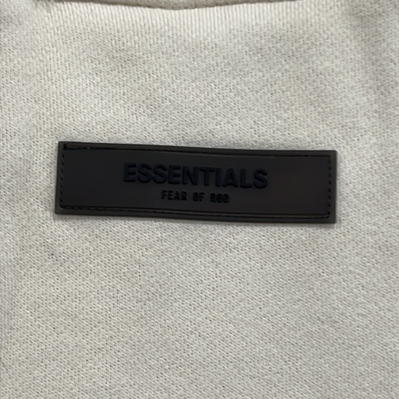 Essentials sweater size Medium - Picture 5 of 6